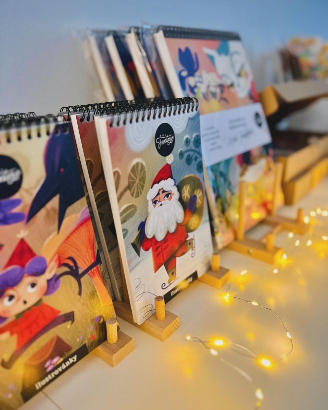 Už se to blíží :) #vanoce2024 #rozbalto #milujto #planujto #risefantazie #ilustrovanky @risefantazie @helenice.art